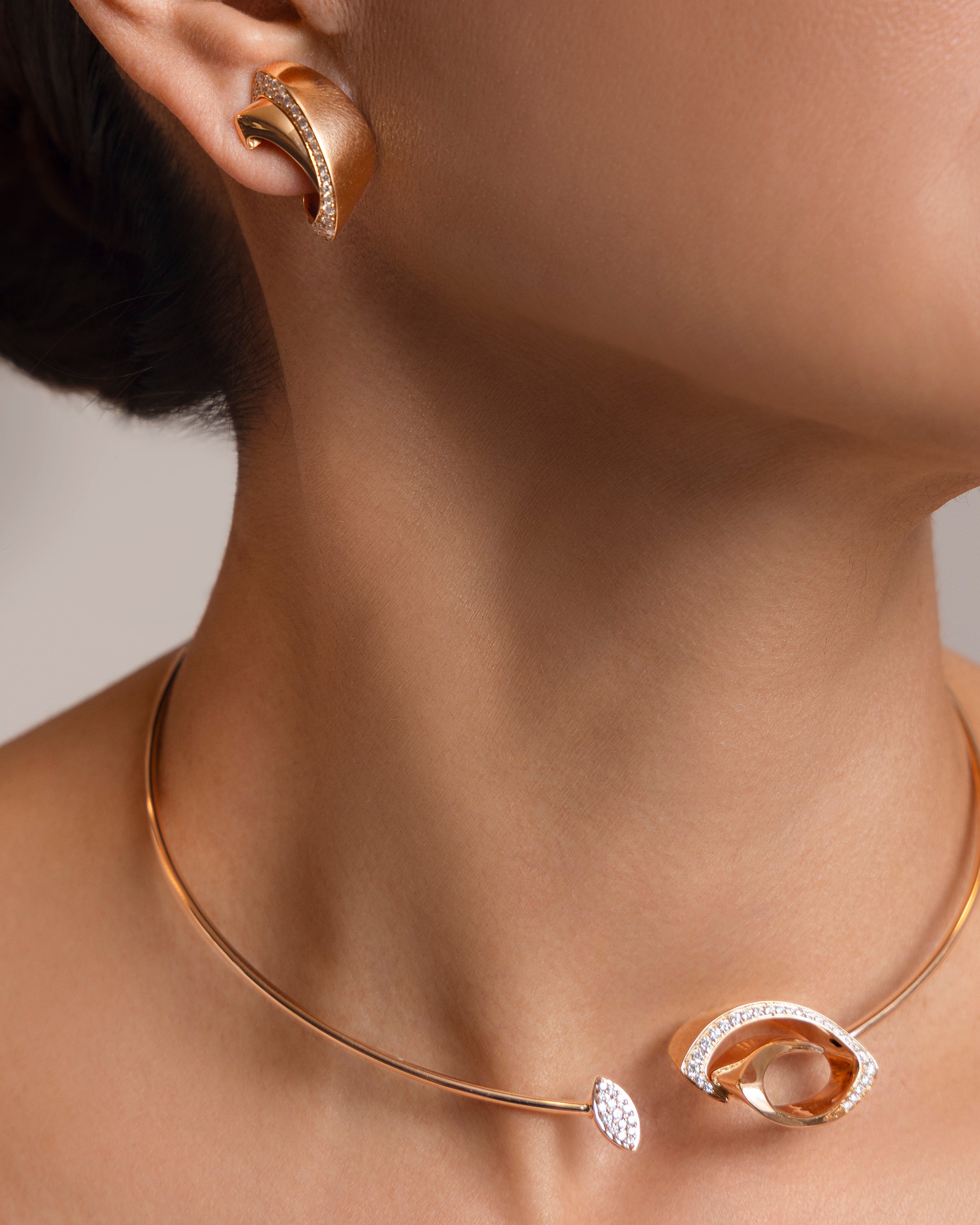 Palm Beach Rose Gold Modern Collar