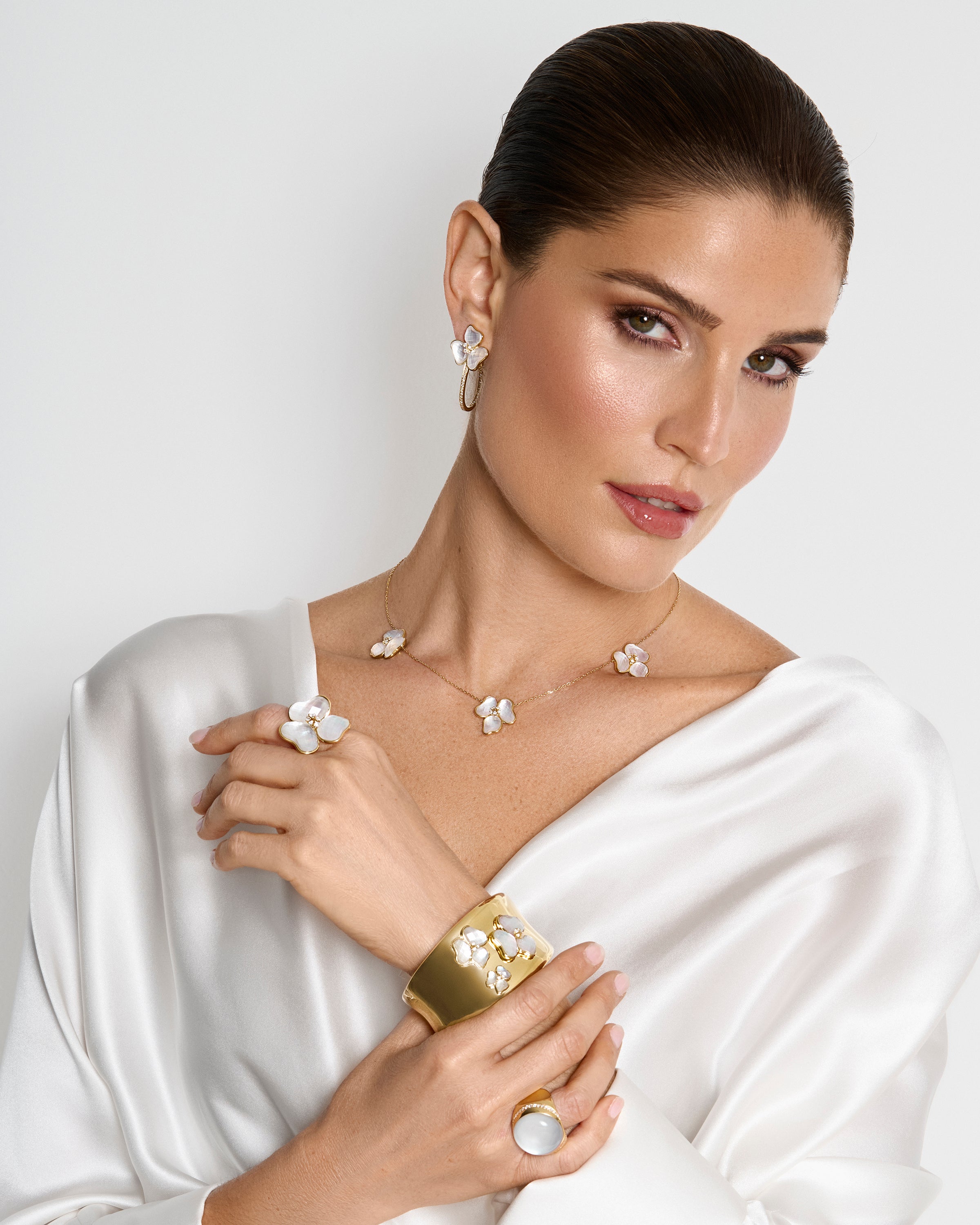 Il Petalo Hoops in Mother of Pearl