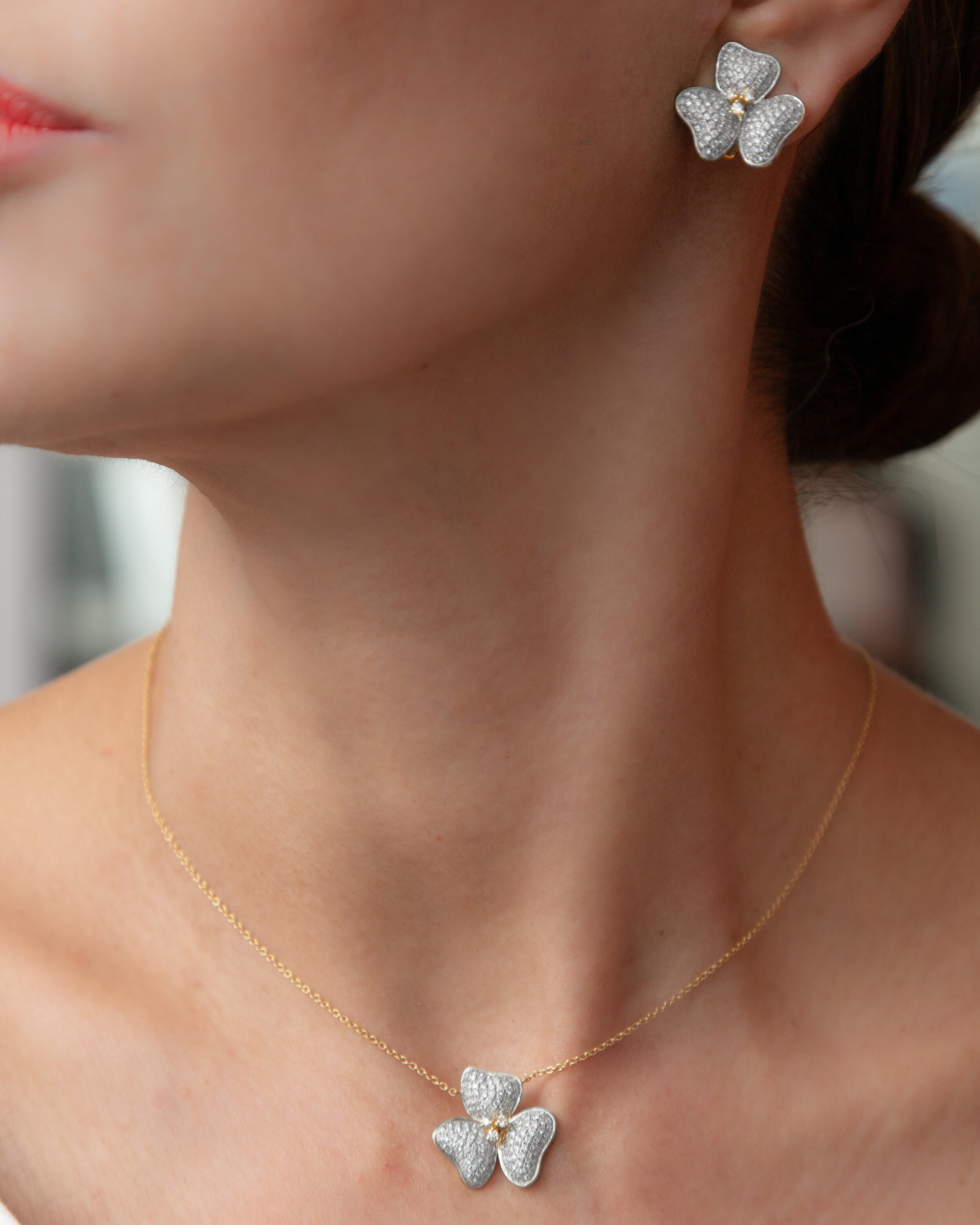 Il Petalo Classic Earrings in Diamonds