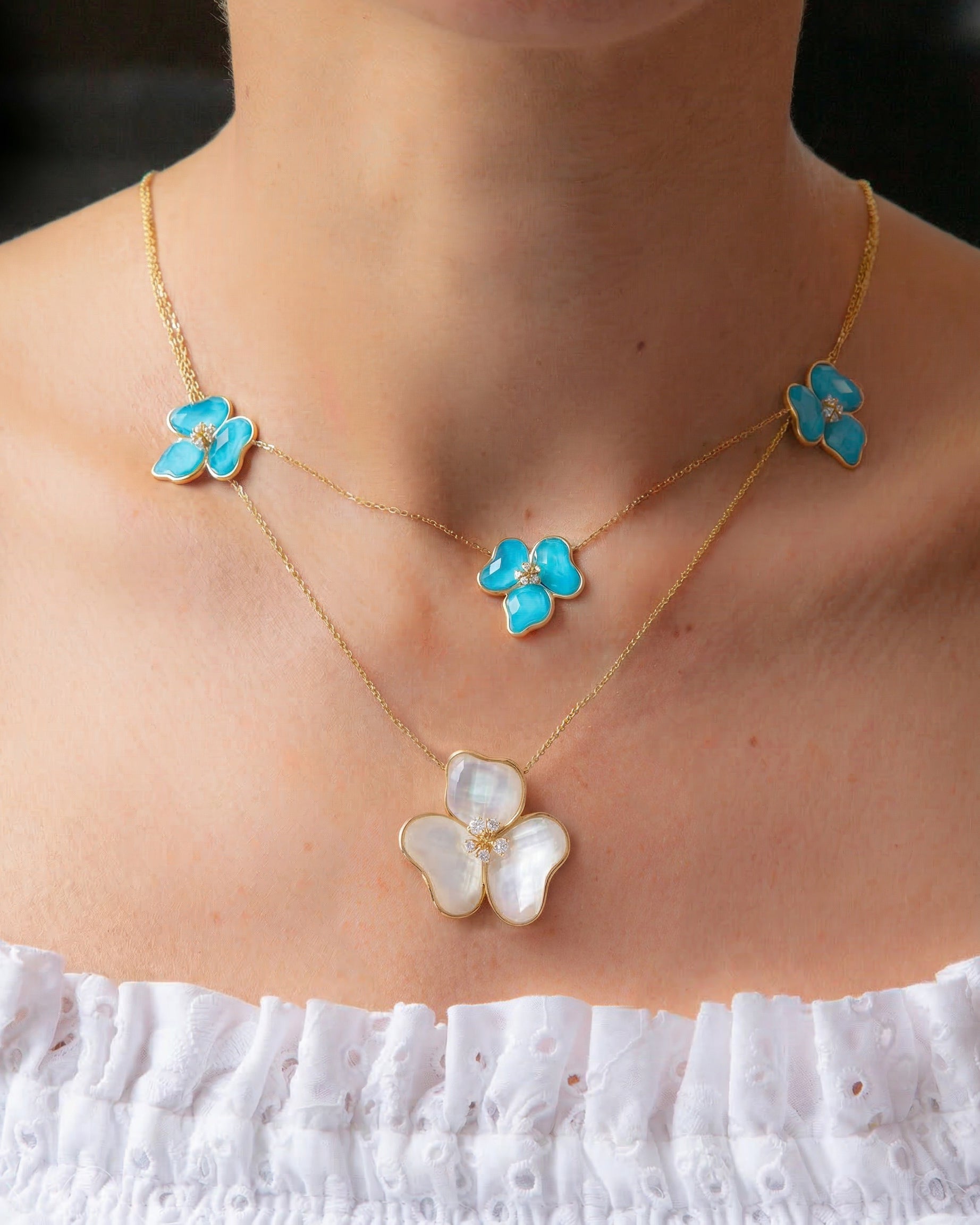 Il Petalo Large Single Flower Necklace in Mother of Pearl