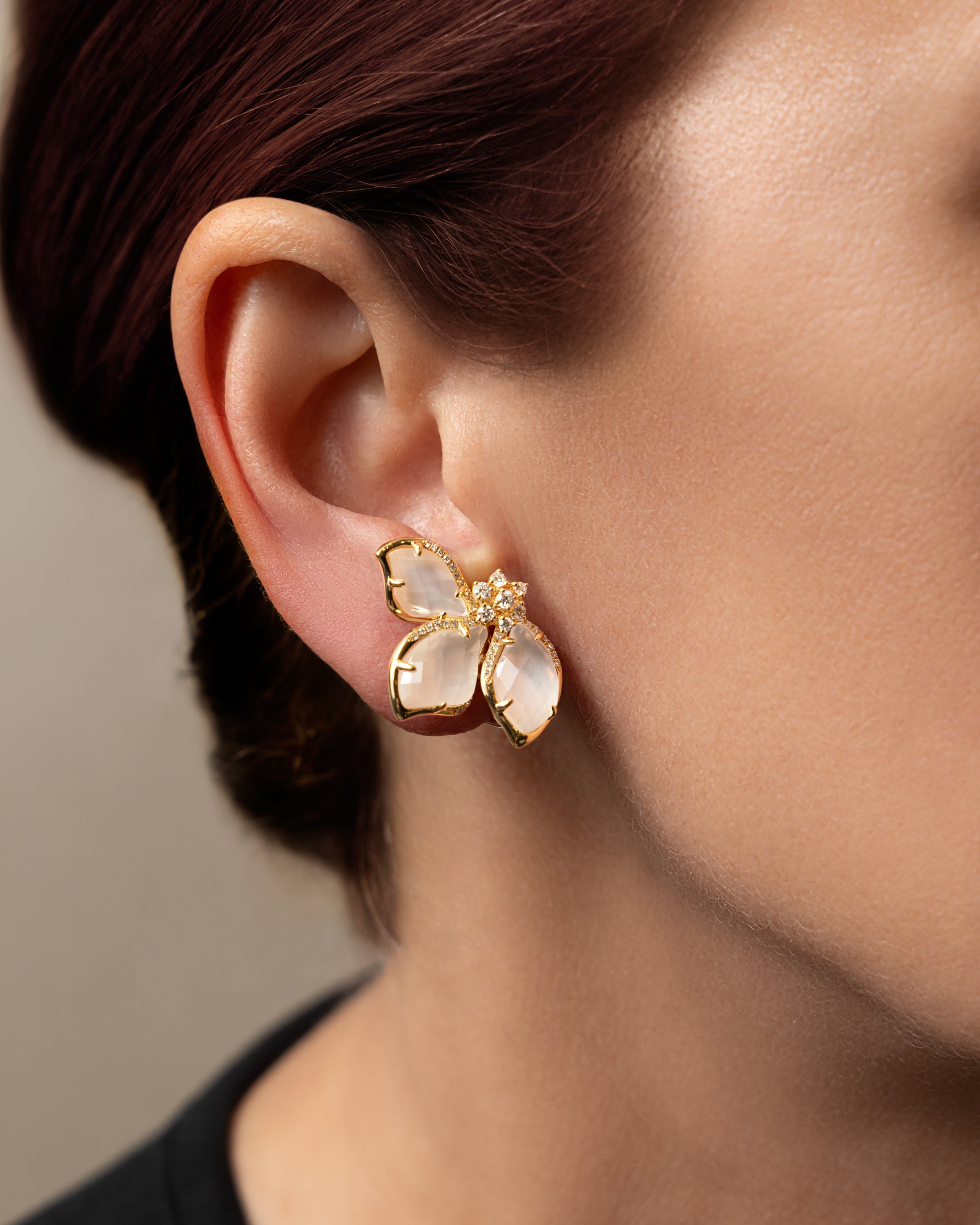 Il Petalo Meta Earrings in Mother of Pearl