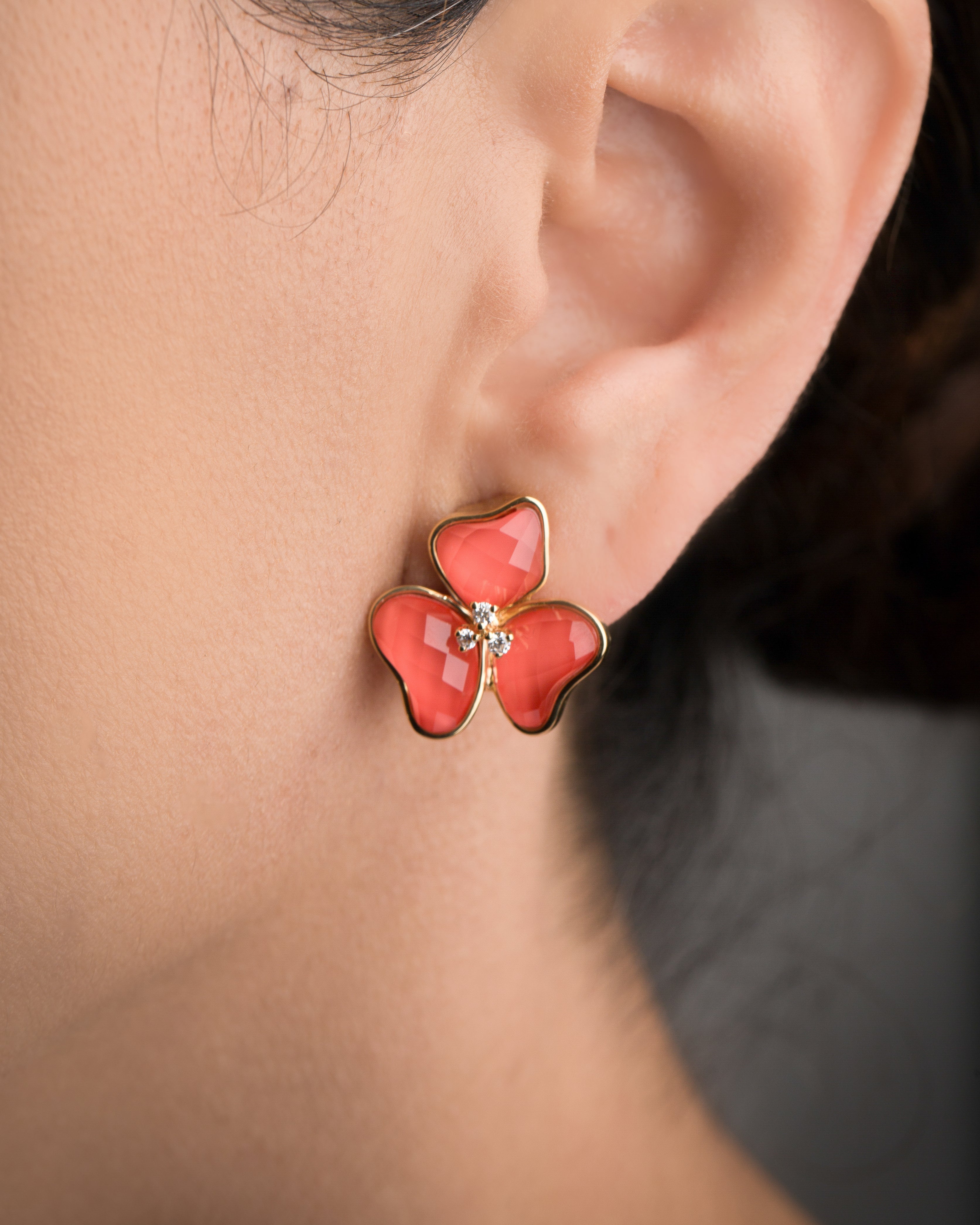 Il Petalo Classic Earrings in Coral