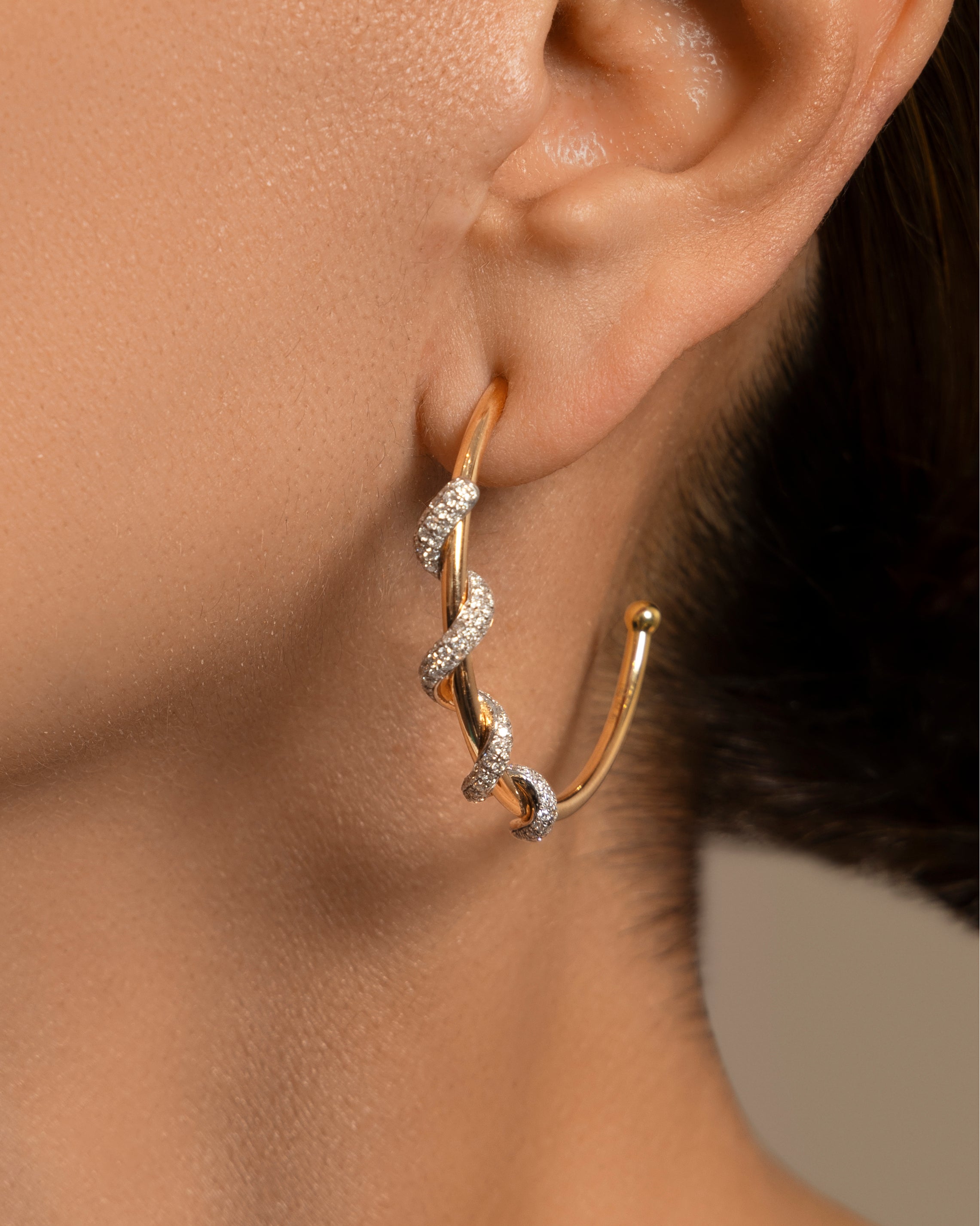 La Serpiente Diamond Hoops