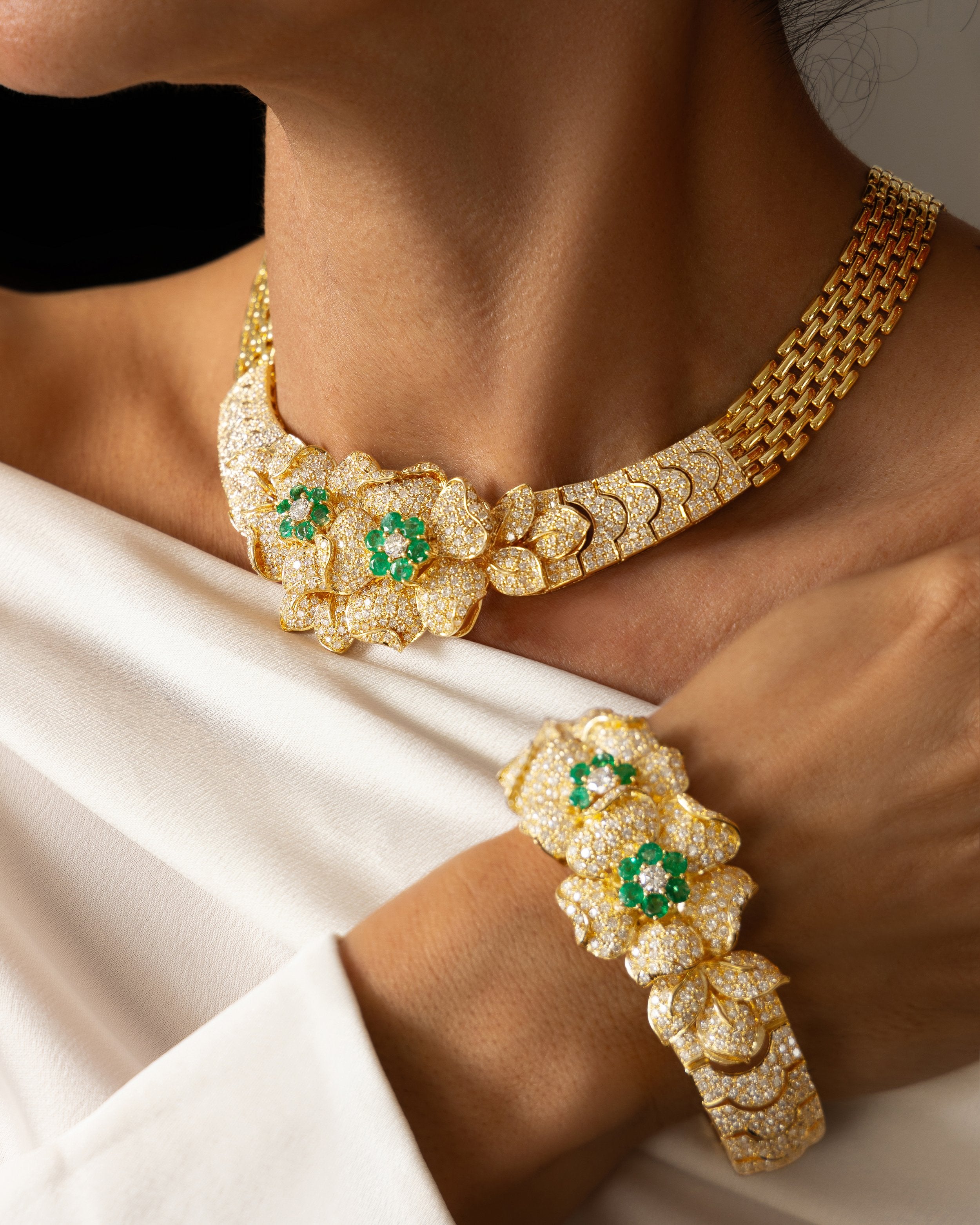 Le Collier de Fleurs with Emeralds