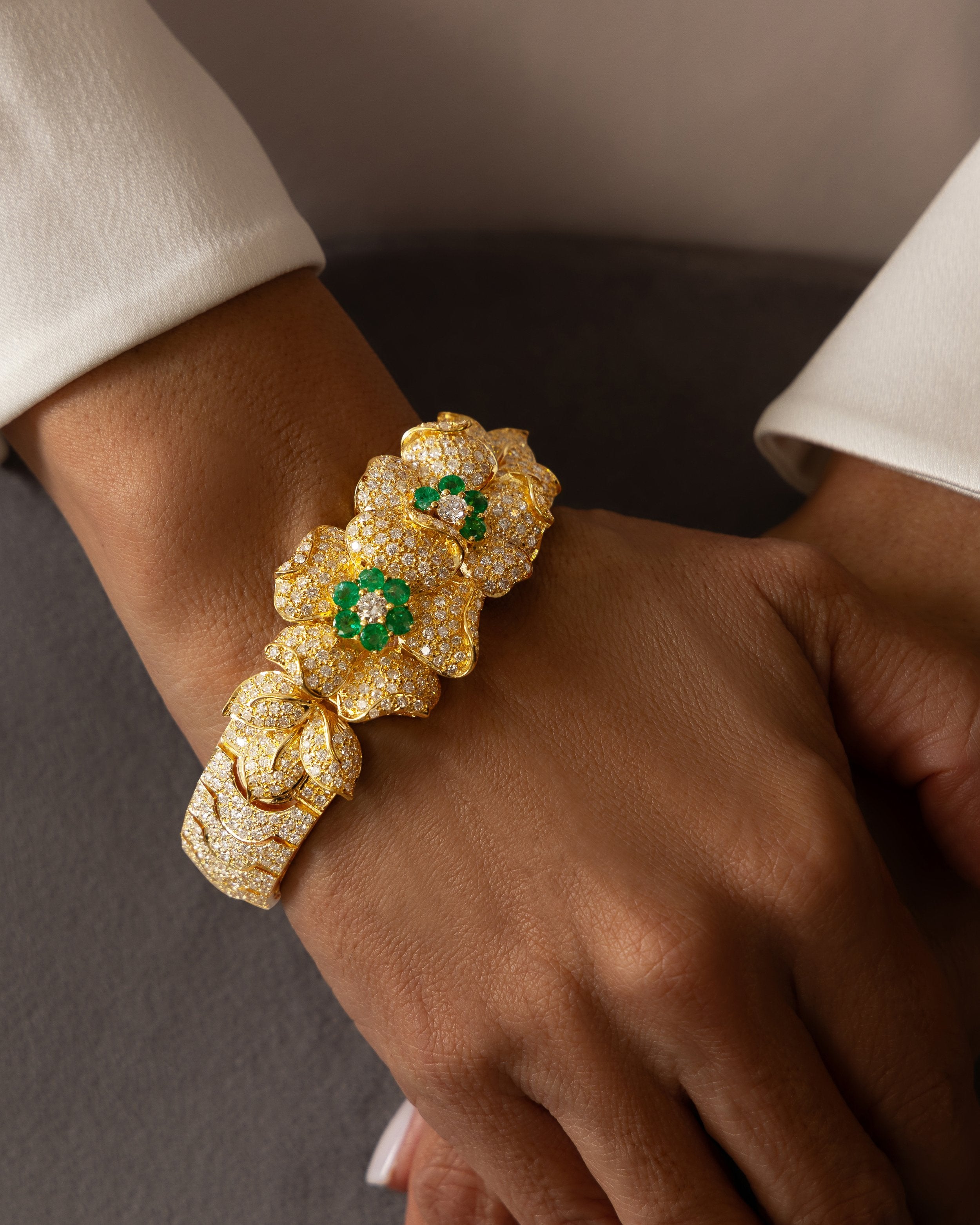 Le Bracelet de Fleurs with Emeralds