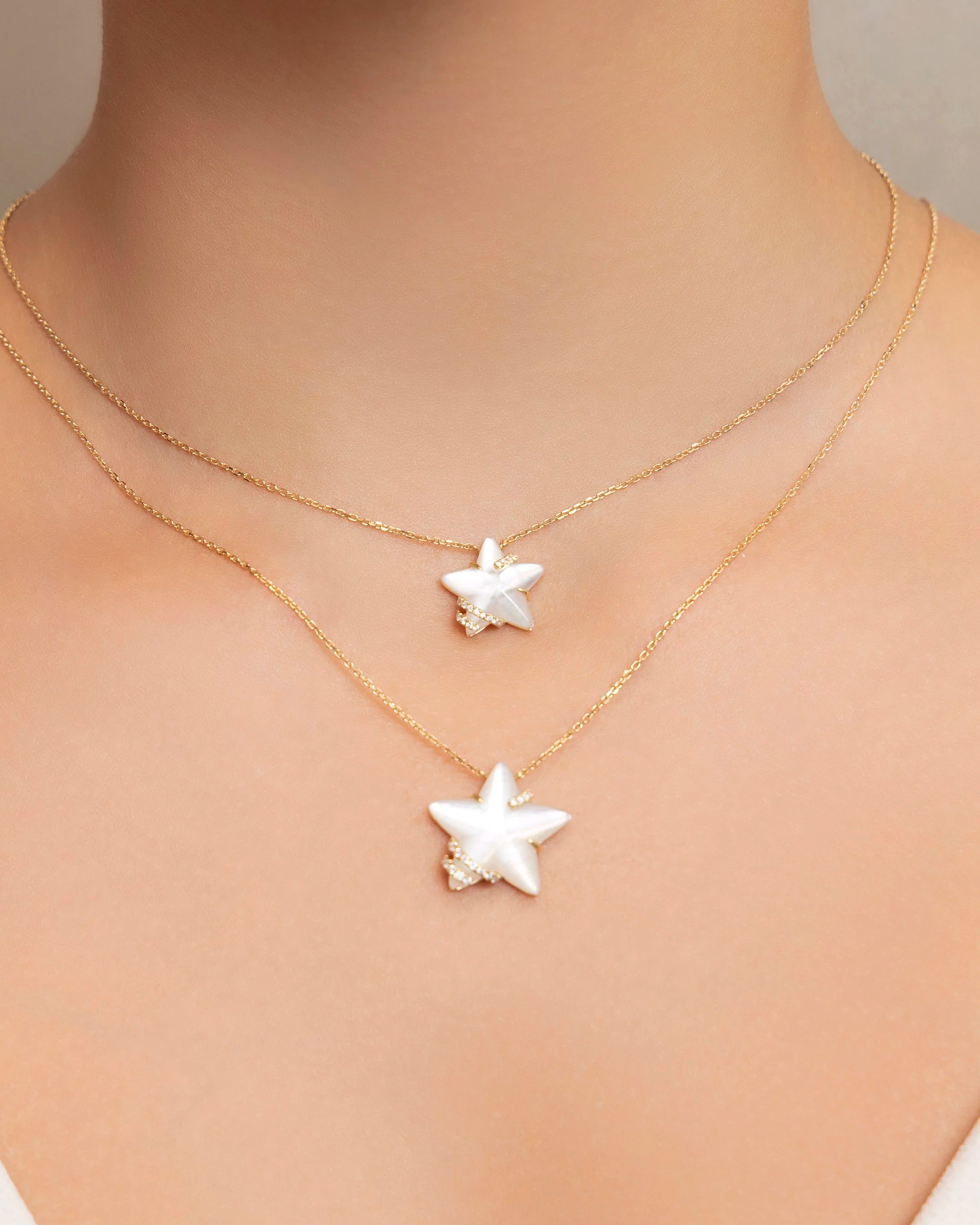 Stella Luna Small Necklace in Mother of Pearl