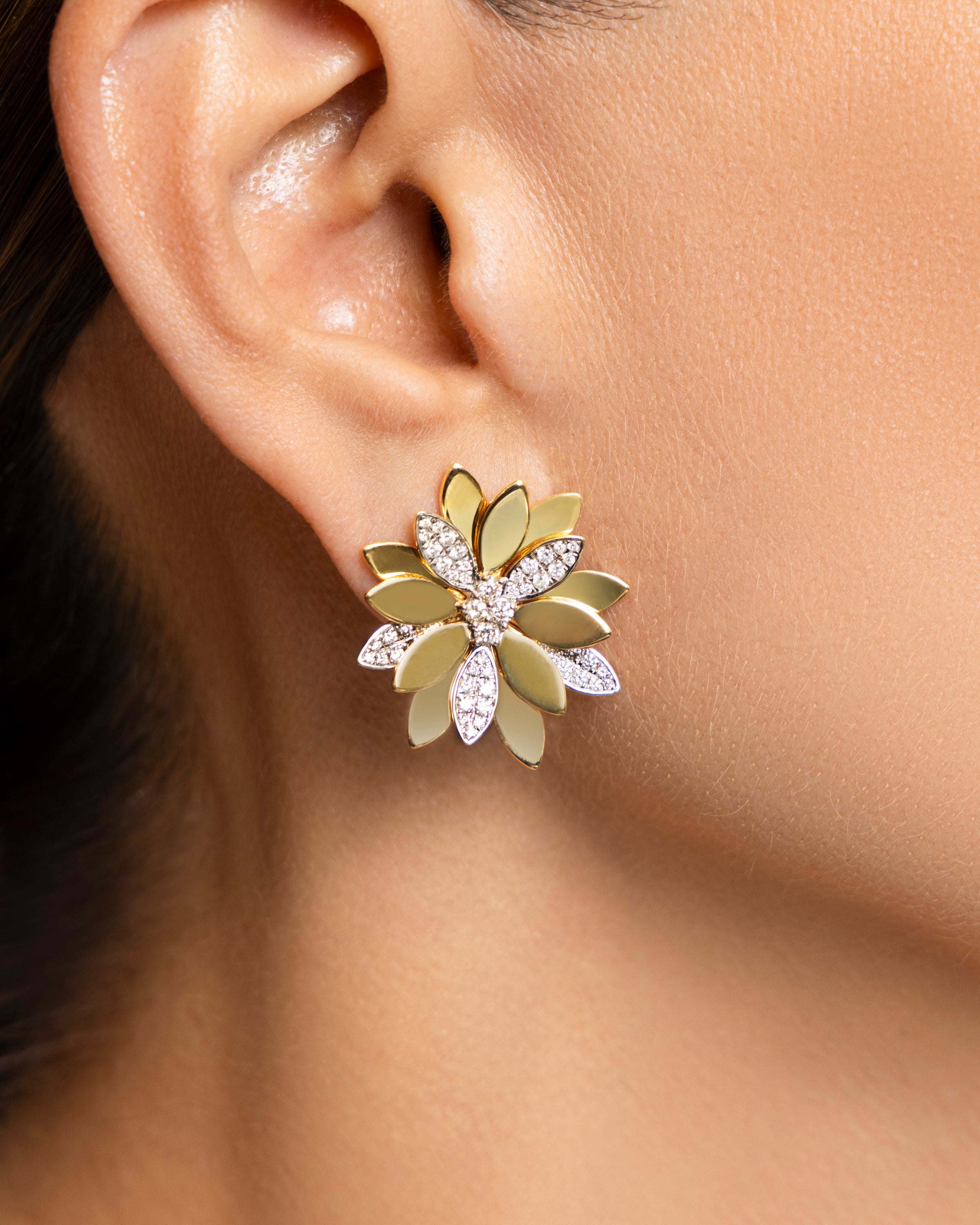 Il Giardino Floral Button Diamond Earrings