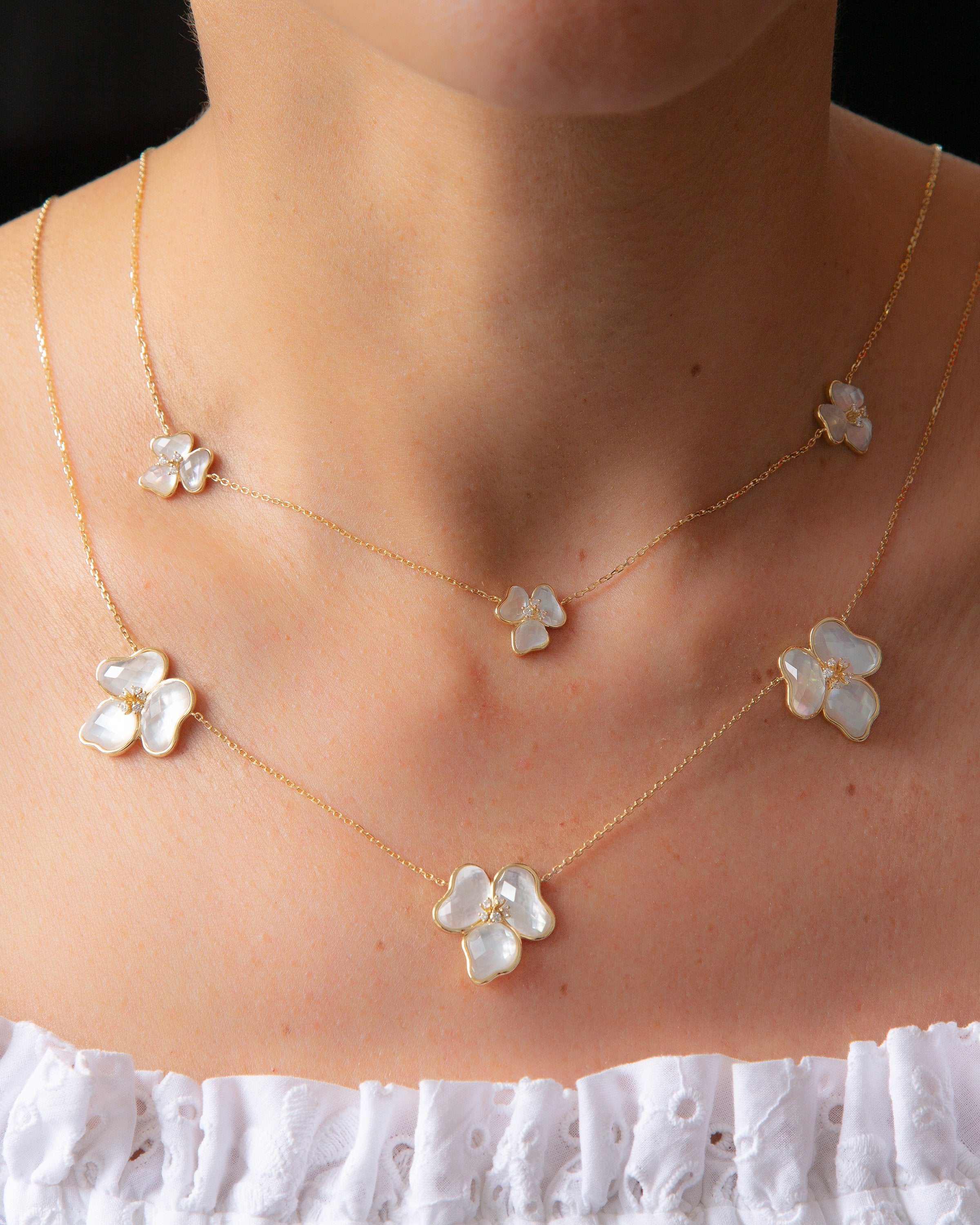 Il Petalo Mini Three Flower Necklace in Mother of Pearl